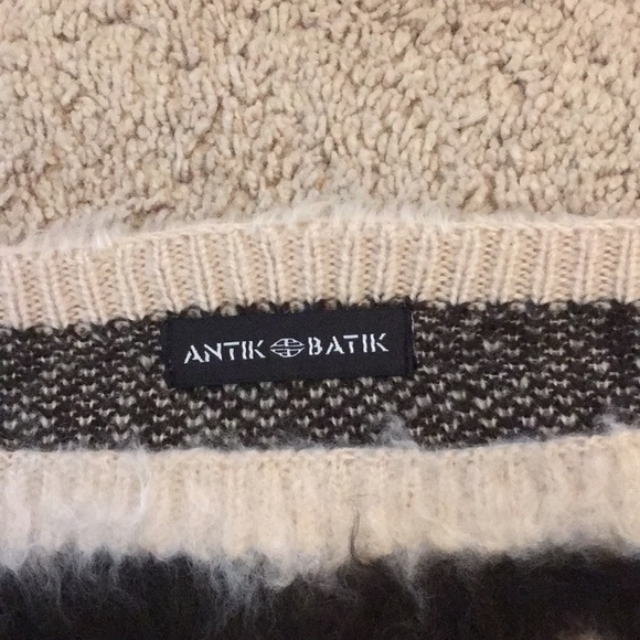 Antik Batik tribal sweater. - Picture 3 of 3